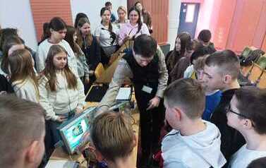 Młodzi odkrywcy z sok&oacute;lskiej &bdquo;Tr&oacute;jki&rdquo; z wizytą na Politechnice Białostockiej! 5