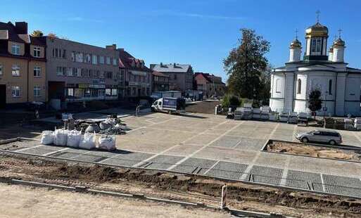 Prace związane z przebudową ul. 1 Maja oraz Placu Kościuszki wraz z parkingami i infrastrukturą techniczną. 