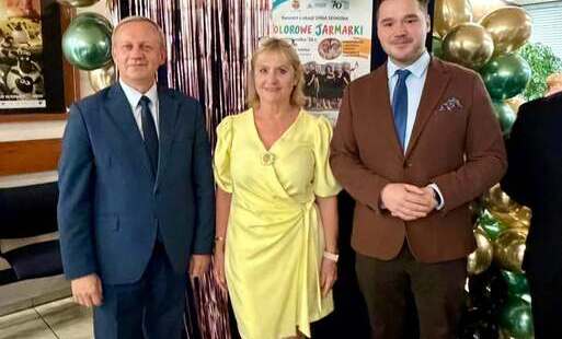 Wicewojewoda podlaski Arkadiusz Waszkiewicz, zastępca burmistrza Sokółki Adam Kowalczuk oraz przewodnicząca Rady Seniorów Halina Otoka. 