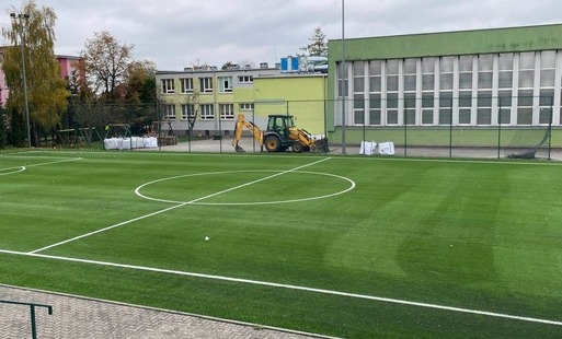Boisko Orlika przy Szkole Podstawowej nr 3 na Osiedlu Zielonym w Sokółce