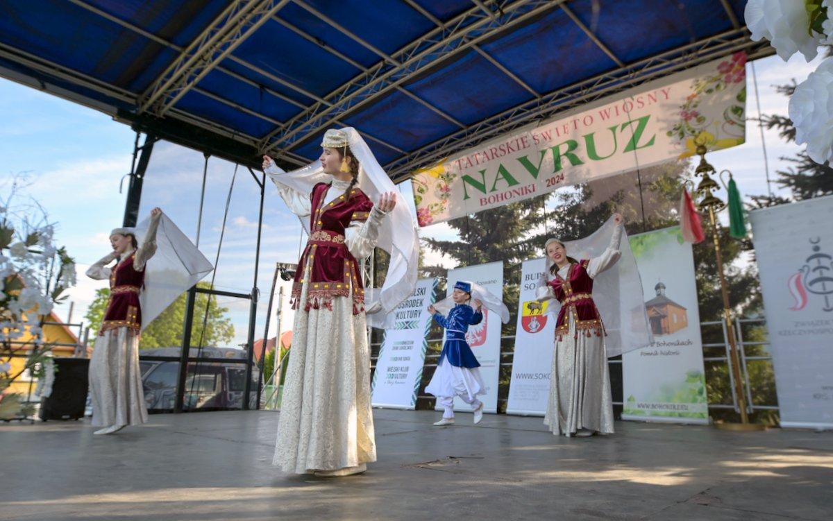 Występy artystyczne na Tatarskim Święcie Wiosny „Navruz” w Bohonikach