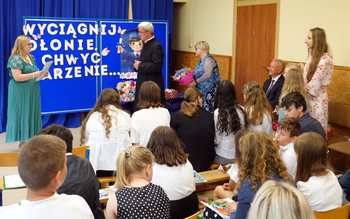 Ostatni dzwonek w Szkole Podstawowej w Geniuszach