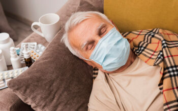 Choroba senior (freepik)