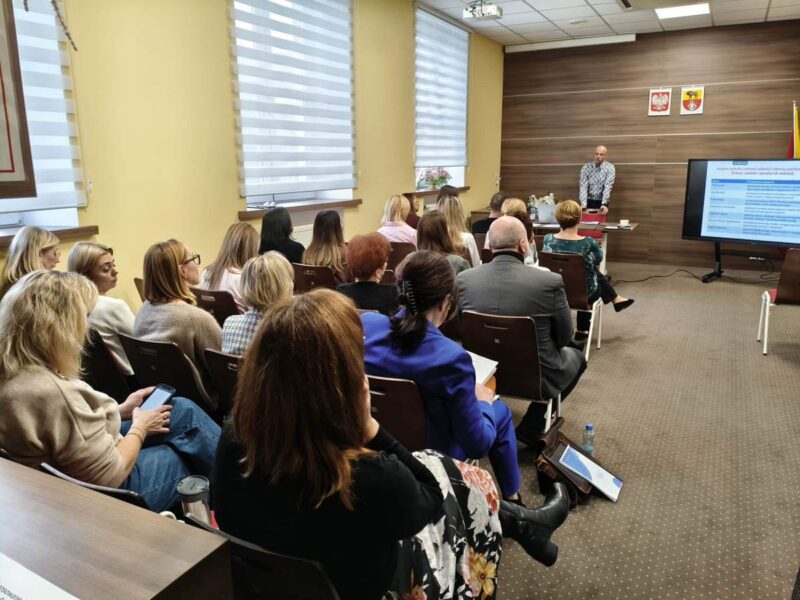 Pracownicy Urzędu Miejskiego w Sokółce oraz kierownicy jednostek organizacyjnych szkolą się z zakresu ochrony ludności i obrony cywilnej