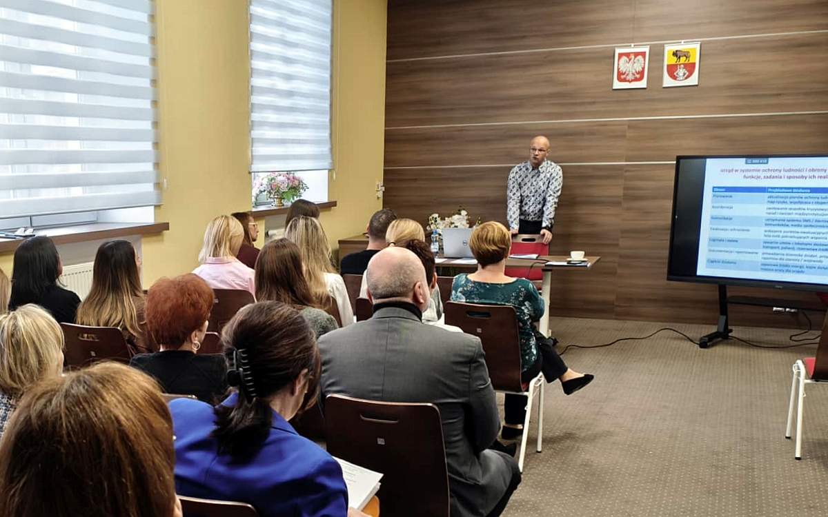 Pracownicy Urzędu Miejskiego w Sokółce oraz kierownicy jednostek organizacyjnych szkolą się z zakresu ochrony ludności i obrony cywilnej