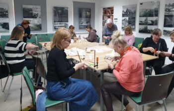 Warsztaty koronki siatkowej w Muzeum Ziemi Sokólskiej SOK