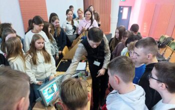 Młodzi odkrywcy z sokólskiej „Trójki” z wizytą na Politechnice Białostockiej