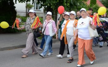 Członków Miejskiej Rady Seniorów nie mogło zabraknąć w Przemarszu Ludzi z Pasją podczas Dni Sokółki 2026